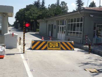 ROAD BLOCKER